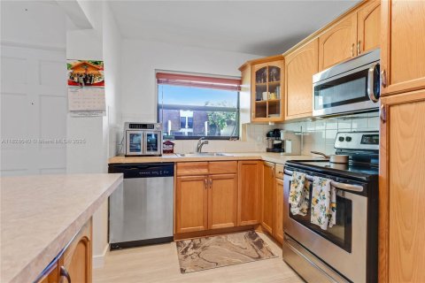 Купить кондоминиум в Пемброк-Пайнс, Флорида 2 спальни, 96.62м2, № 2054298 - фото 23