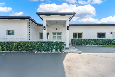 Villa ou maison à louer à Miami, Floride: 4 chambres, 268.3 m2 № 1931690 - photo 2