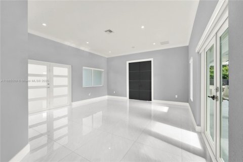 Villa ou maison à louer à Miami, Floride: 4 chambres, 268.3 m2 № 1931690 - photo 7