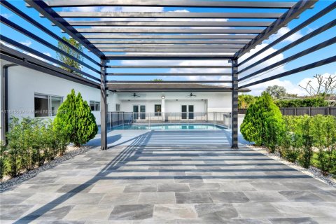 Villa ou maison à louer à Miami, Floride: 4 chambres, 268.3 m2 № 1931690 - photo 28