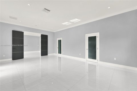 Villa ou maison à louer à Miami, Floride: 4 chambres, 268.3 m2 № 1931690 - photo 13