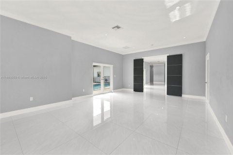 Villa ou maison à louer à Miami, Floride: 4 chambres, 268.3 m2 № 1931690 - photo 14