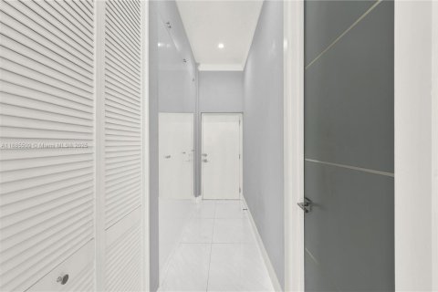 Villa ou maison à louer à Miami, Floride: 4 chambres, 268.3 m2 № 1931690 - photo 18