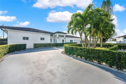 Villa ou maison à louer à Miami, Floride: 4 chambres, 268.3 m2 № 1931690 - photo 3