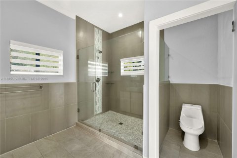 Villa ou maison à louer à Miami, Floride: 4 chambres, 268.3 m2 № 1931690 - photo 17