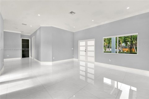Villa ou maison à louer à Miami, Floride: 4 chambres, 268.3 m2 № 1931690 - photo 6