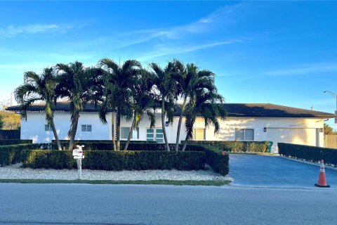 Villa ou maison à louer à Miami, Floride: 4 chambres, 268.3 m2 № 1931690 - photo 1