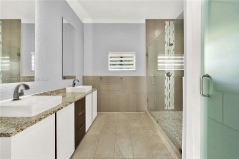 Villa ou maison à louer à Miami, Floride: 4 chambres, 268.3 m2 № 1931690 - photo 15