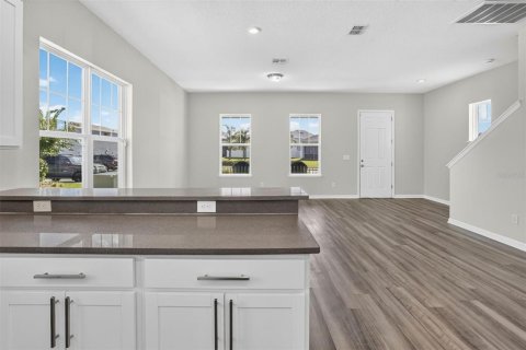 Casa en venta en New Smyrna Beach, Florida, 3 dormitorios, 163.32 m2 № 2133775 - foto 1