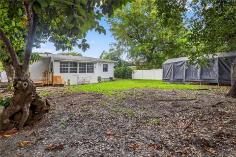 Villa ou maison à vendre à Miami, Floride: 2 chambres, 93 m2 № 2331356 - photo 21