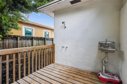 Villa ou maison à vendre à Miami, Floride: 2 chambres, 93 m2 № 2331356 - photo 20