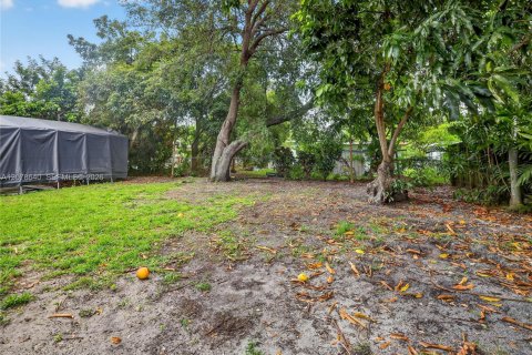 Villa ou maison à vendre à Miami, Floride: 2 chambres, 93 m2 № 2331356 - photo 22