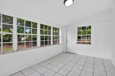 Villa ou maison à vendre à Miami, Floride: 2 chambres, 93 m2 № 2331356 - photo 18