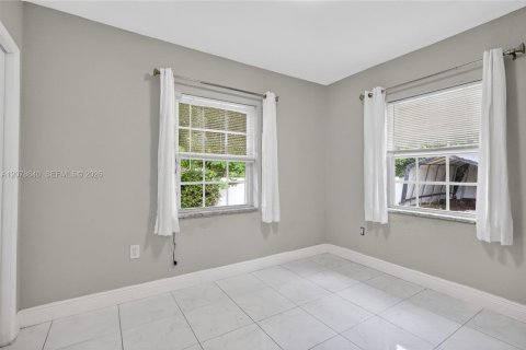 Villa ou maison à vendre à Miami, Floride: 2 chambres, 93 m2 № 2331356 - photo 15