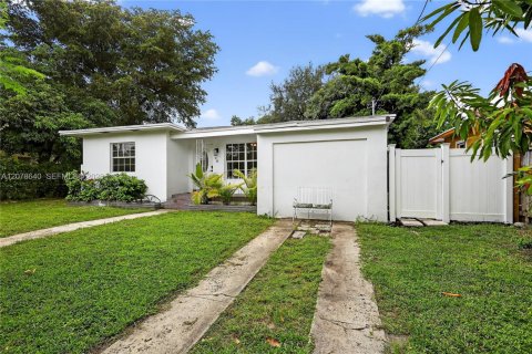 Villa ou maison à vendre à Miami, Floride: 2 chambres, 93 m2 № 2331356 - photo 2
