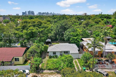 Villa ou maison à vendre à Miami, Floride: 2 chambres, 93 m2 № 2331356 - photo 4
