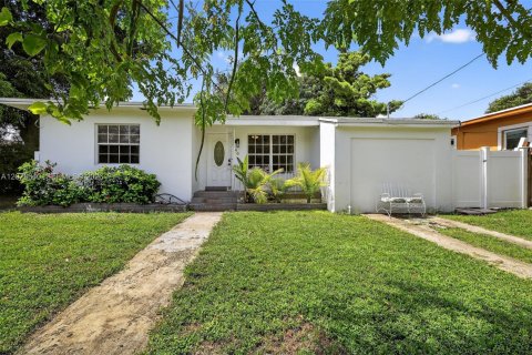 Villa ou maison à Miami, Floride 2 chambres, 93 m2 № 2331356