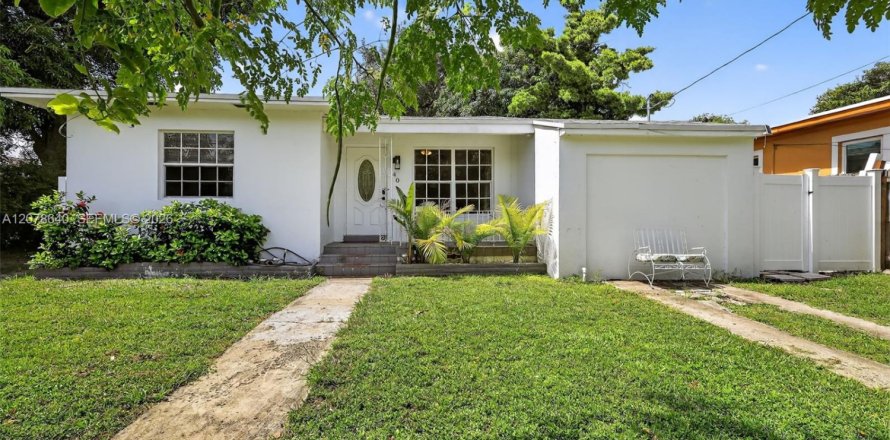 Villa ou maison à Miami, Floride 2 chambres, 93 m2 № 2331356