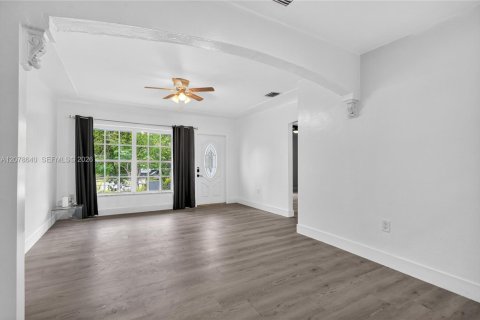 Villa ou maison à vendre à Miami, Floride: 2 chambres, 93 m2 № 2331356 - photo 8
