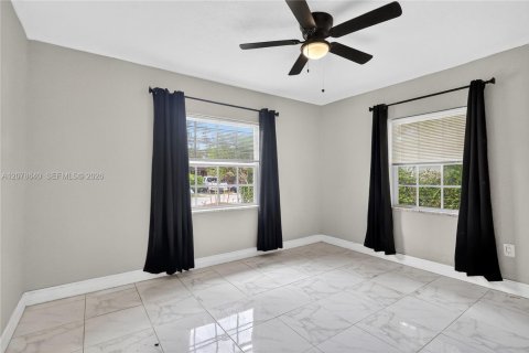 Villa ou maison à vendre à Miami, Floride: 2 chambres, 93 m2 № 2331356 - photo 14