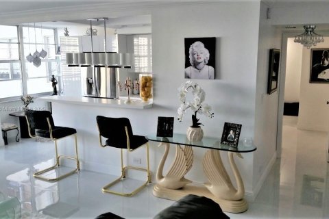 Condominio en venta en Sunny Isles Beach, Florida, 2 dormitorios, 138.24 m2 № 1964454 - foto 4