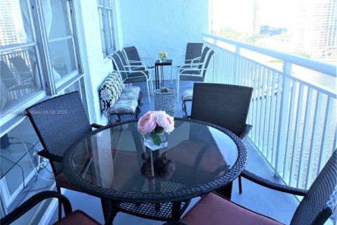 Condominio en venta en Sunny Isles Beach, Florida, 2 dormitorios, 138.24 m2 № 1964454 - foto 28