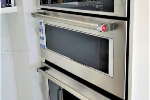 Condominio en venta en Sunny Isles Beach, Florida, 2 dormitorios, 138.24 m2 № 1964454 - foto 10