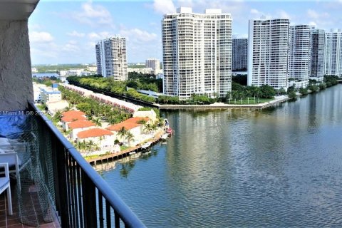 Condominio en venta en Sunny Isles Beach, Florida, 2 dormitorios, 138.24 m2 № 1964454 - foto 29