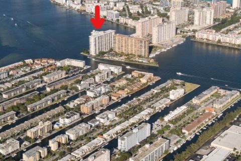 Condominio en venta en Sunny Isles Beach, Florida, 2 dormitorios, 138.24 m2 № 1964454 - foto 1