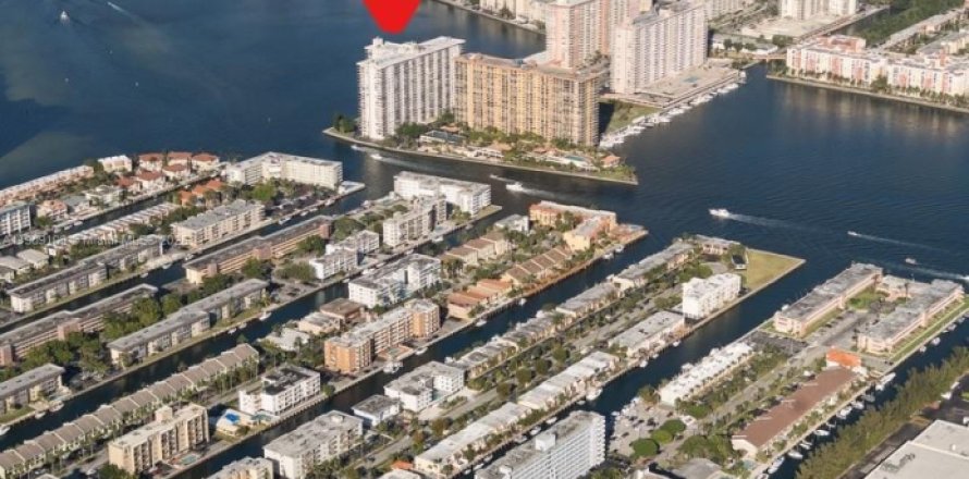 Condominio en Sunny Isles Beach, Florida, 2 dormitorios  № 1964454