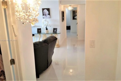 Condominio en venta en Sunny Isles Beach, Florida, 2 dormitorios, 138.24 m2 № 1964454 - foto 23