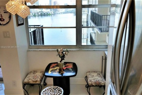 Condominio en venta en Sunny Isles Beach, Florida, 2 dormitorios, 138.24 m2 № 1964454 - foto 11