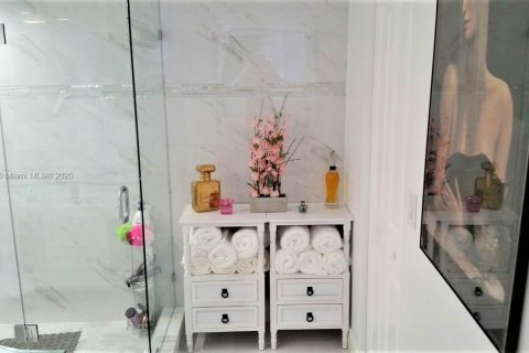 Condominio en venta en Sunny Isles Beach, Florida, 2 dormitorios, 138.24 m2 № 1964454 - foto 22