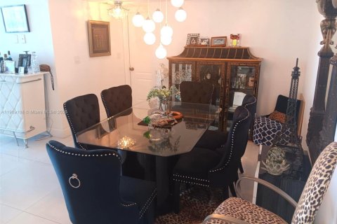 Condominio en venta en Sunny Isles Beach, Florida, 2 dormitorios, 138.24 m2 № 1964454 - foto 15