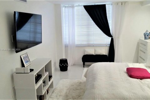 Condominio en venta en Sunny Isles Beach, Florida, 2 dormitorios, 138.24 m2 № 1964454 - foto 18