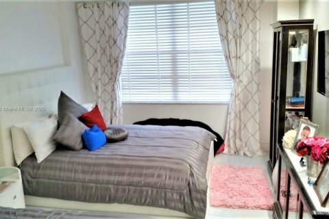 Condominio en venta en Sunny Isles Beach, Florida, 2 dormitorios, 138.24 m2 № 1964454 - foto 24