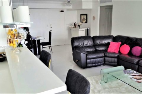 Condominio en venta en Sunny Isles Beach, Florida, 2 dormitorios, 138.24 m2 № 1964454 - foto 12