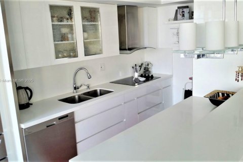 Condominio en venta en Sunny Isles Beach, Florida, 2 dormitorios, 138.24 m2 № 1964454 - foto 5