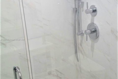 Condominio en venta en Sunny Isles Beach, Florida, 2 dormitorios, 138.24 m2 № 1964454 - foto 27