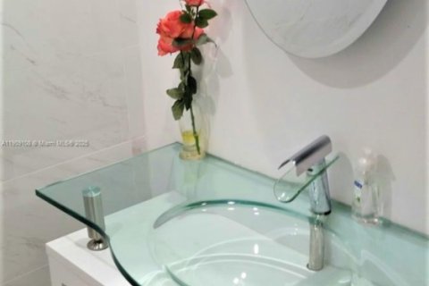 Condominio en venta en Sunny Isles Beach, Florida, 2 dormitorios, 138.24 m2 № 1964454 - foto 25