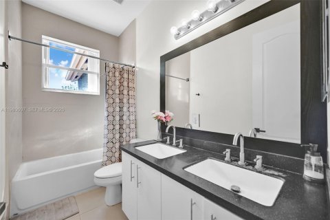 Купить виллу или дом в Хомстед, Флорида 5 спален, 290.69м2, № 2052717 - фото 30