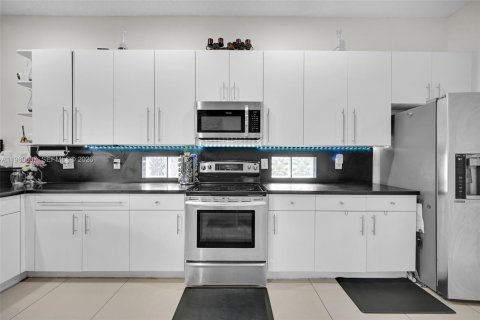 Купить виллу или дом в Хомстед, Флорида 5 спален, 290.69м2, № 2052717 - фото 16