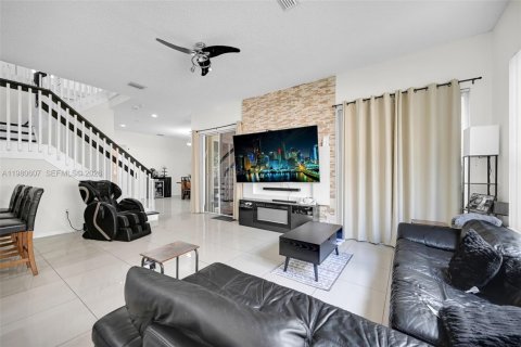 Купить виллу или дом в Хомстед, Флорида 5 спален, 290.69м2, № 2052717 - фото 10