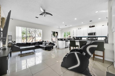 Купить виллу или дом в Хомстед, Флорида 5 спален, 290.69м2, № 2052717 - фото 9