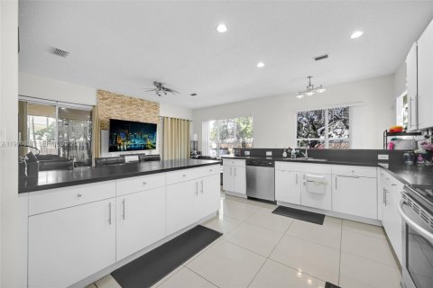 Купить виллу или дом в Хомстед, Флорида 5 спален, 290.69м2, № 2052717 - фото 20