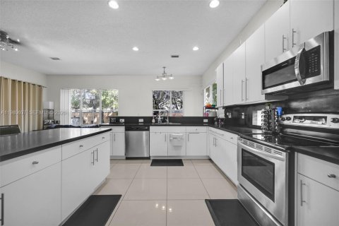 Купить виллу или дом в Хомстед, Флорида 5 спален, 290.69м2, № 2052717 - фото 19