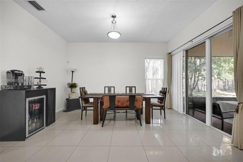 Купить виллу или дом в Хомстед, Флорида 5 спален, 290.69м2, № 2052717 - фото 8