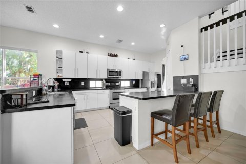 Купить виллу или дом в Хомстед, Флорида 5 спален, 290.69м2, № 2052717 - фото 17