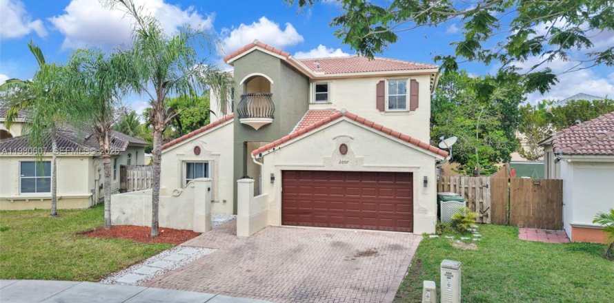 Дом в Хомстед, Флорида 5 спален, 290.69м2 № 2052717