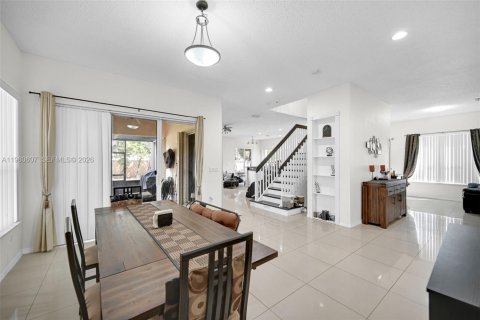 Купить виллу или дом в Хомстед, Флорида 5 спален, 290.69м2, № 2052717 - фото 7